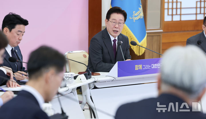 [서울=뉴시스] 고범준 기자 = 이재명 대통령이 21일 청와대에서 열린 대통령 소속 자문회의·위원회 간담회에서 발언하고 있다. 2026.05.21. bjko@newsis.com