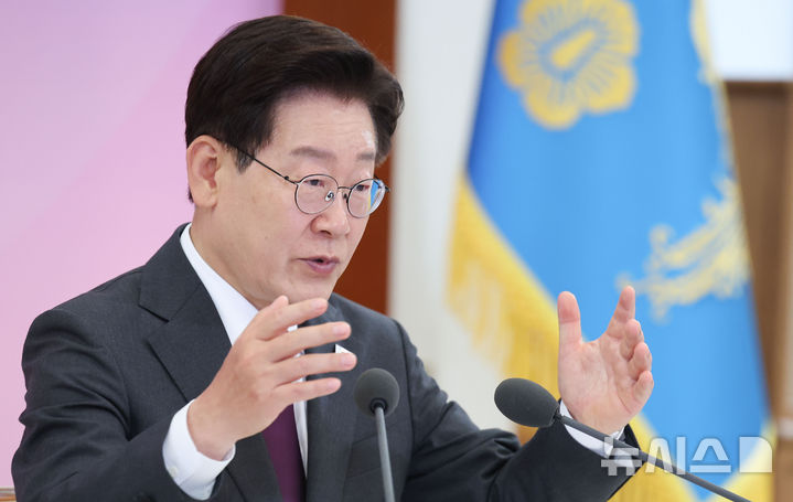 [서울=뉴시스] 고범준 기자 = 이재명 대통령이 21일 청와대에서 열린 대통령 소속 자문회의·위원회 간담회에서 발언하고 있다. 2026.05.21. bjko@newsis.com