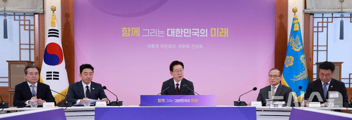 [서울=뉴시스] 고범준 기자 = 이재명 대통령이 21일 청와대에서 열린 대통령 소속 자문회의·위원회 간담회에서 발언하고 있다. 2026.05.21. bjko@newsis.com