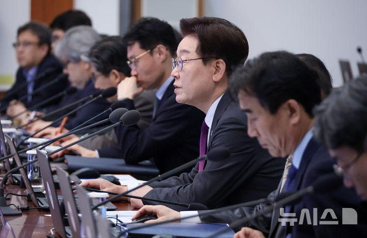 [서울=뉴시스] 최동준 기자 = 이재명 대통령이 21일 청와대에서 열린 수석보좌관회의에서 발언하고 있다. 2026.05.21. photocdj@newsis.com