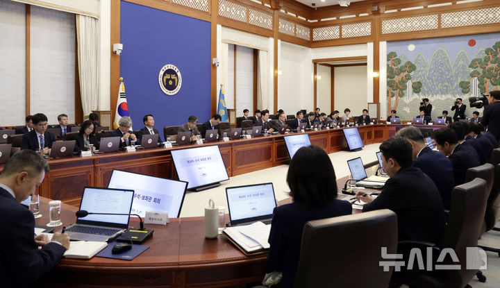 [서울=뉴시스] 최동준 기자 = 이재명 대통령이 21일 청와대에서 열린 수석보좌관회의에서 발언하고 있다. 2026.05.21. photocdj@newsis.com