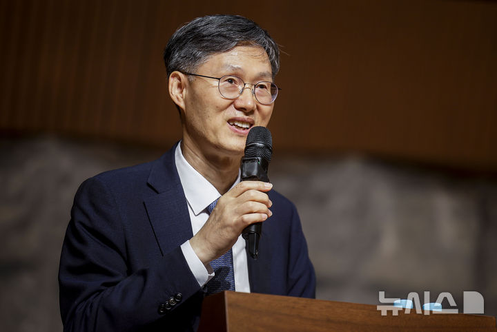 문형배 "AI시대, 발전 가로막는 '법 허들' 걷어내야"