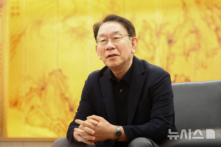 [서울=뉴시스] 황준선 기자 = 전봉희 국가유산위원장이 21일 서울 종로구 국립고궁박물관에서 뉴시스와 인터뷰 하고 있다. 2026.05.21. hwang@newsis.com