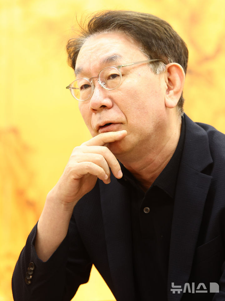 [서울=뉴시스] 황준선 기자 = 전봉희 국가유산위원장이 21일 서울 종로구 국립고궁박물관에서 뉴시스와 인터뷰 하고 있다. 2026.05.21. hwang@newsis.com