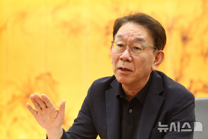 [서울=뉴시스] 황준선 기자 = 전봉희 국가유산위원장이 21일 서울 종로구 국립고궁박물관에서 뉴시스와 인터뷰 하고 있다. 2026.05.21. hwang@newsis.com