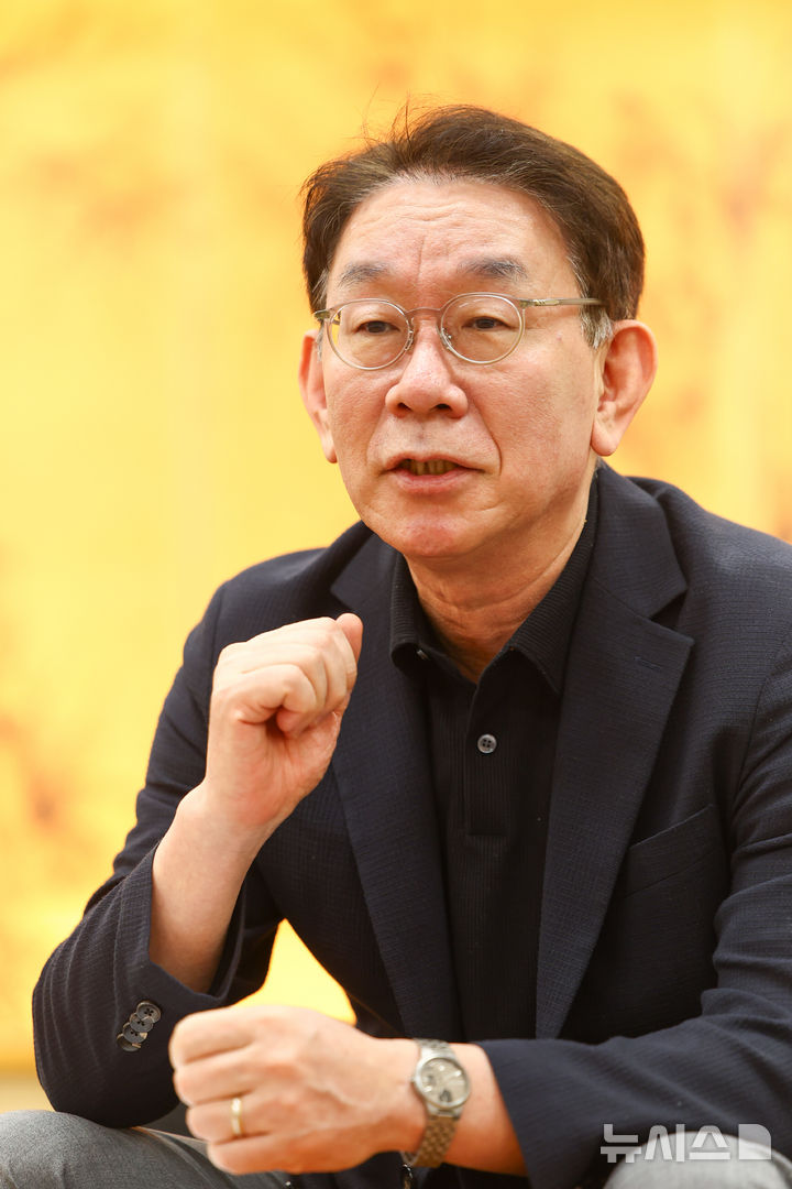 [서울=뉴시스] 황준선 기자 = 전봉희 국가유산위원장이 21일 서울 종로구 국립고궁박물관에서 뉴시스와 인터뷰 하고 있다. 2026.05.21. hwang@newsis.com
