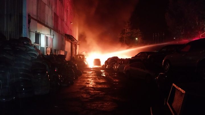 [진주=뉴시스]진주시 대곡면 단목리 소재 폐차장 화재.(사진=경남소방본부 제공).2026.05.22.photo@newsis.com *재판매 및 DB 금지