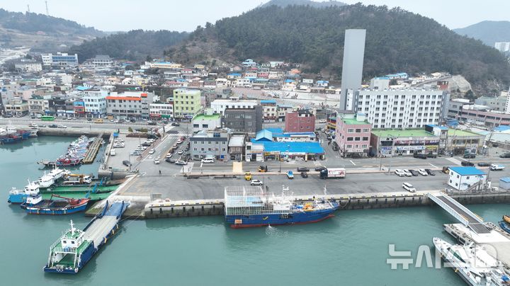 [광주=뉴시스] 전남 완도군은 22일 완도읍 1부두 등 상습침수와 해일 등이 우려되는 지역을 대상으로 '자연재해 위험지구 정비사업'을 추진한다고 밝혔다. (사진=완도군 제공). 2026.05.22. photo@newsis.com *재판매 및 DB 금지