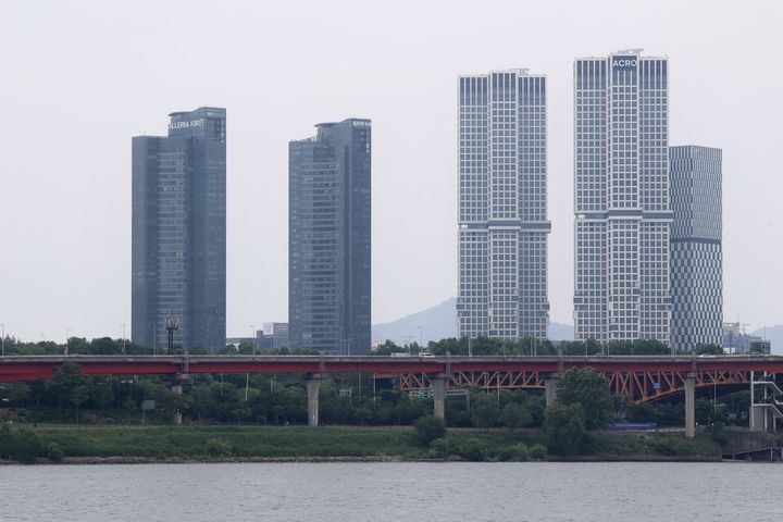 [서울=뉴시스] 이수안 인턴기자=성동구 성수동1가 '갤러리아포레(왼쪽)'・'아크로서울포레스트'(오른쪽)'. 2026.05.20. *재판매 및 DB 금지