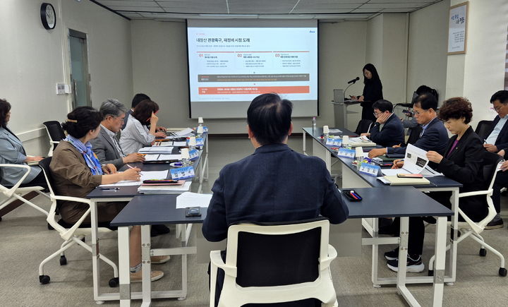 [정읍=뉴시스] 지난 21일 정읍시청에서 유호연 시장권한대행이 주재한 '내장산 관광특구 진흥계획 수립 연구용역 착수보고회'가 진행 중이다. *재판매 및 DB 금지