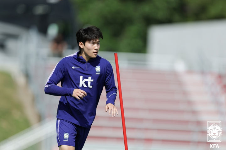 [서울=뉴시스] 축구대표팀 배준호가 21일(현지 시간) 미국 유타주 솔트레이크시티 유트사커필드에서 2026 국제축구연맹(FIFA) 북중미 월드컵 대비 훈련을 하고 있다. (사진=대한축구협회 제공) 2026.05.21. photo@newsis.com *재판매 및 DB 금지