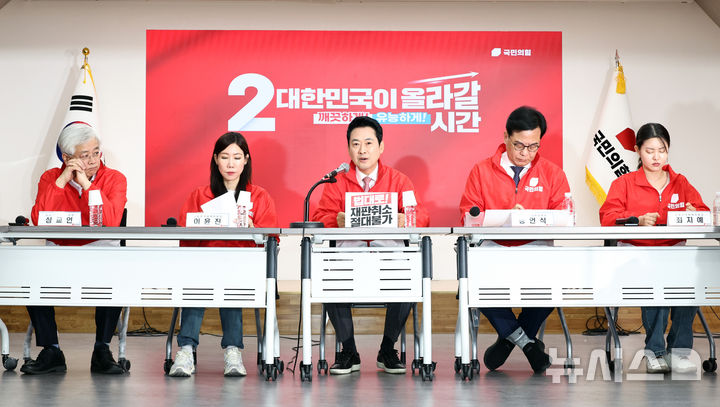 [서울=뉴시스] 김금보 기자 = 장동혁 국민의힘 대표가 22일 오전 서울 여의도 중앙당사에서 열린 중앙선거대책위원회의에서 발언하고 있다. 2026.05.22. kgb@newsis.com