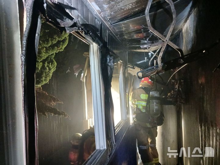 [포항=뉴시스] 경북 포항시 북구 송라면 펜션 화재 현장. (사진=경북소방본부 제공) 2026.05.24. photo@newsis.com