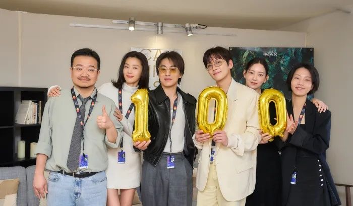 [서울=뉴시스]'군체' 100만(사진=쇼박스 제공) 2026.05.24. photo@newsis.com *재판매 및 DB 금지