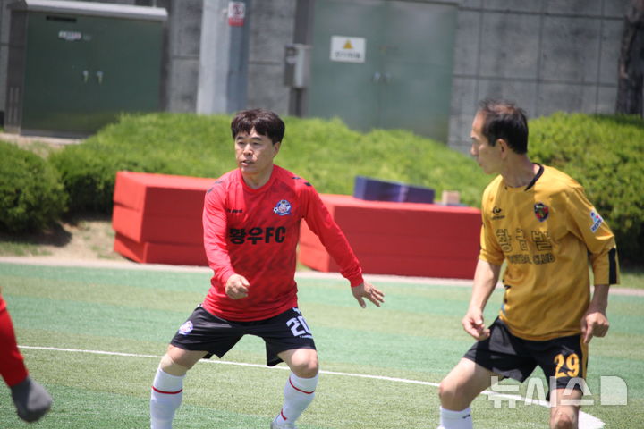 [천안=뉴시스] 최영민 기자 = 24일 천안축구센터에서 열린 제4회 오룡기 동호인축구대회에 국가대표를 지낸 이흥실 전 감독이 출전했다. 2026.05.24. ymchoi@newsis.com