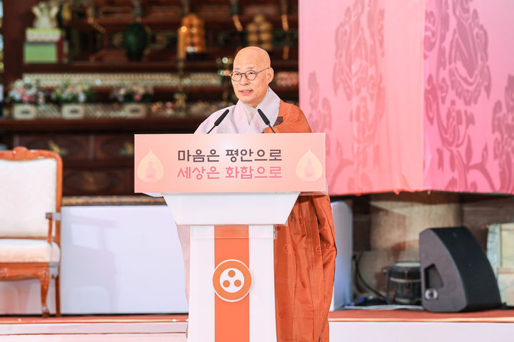 [서울=뉴시스] 대한불교조계종 총무원장 진우스님이 24일 서울 종로구 조계사에서 열린 불기 2570년 부처님오신날 봉축법요식에서 봉축사를 하고 있다. (사진=대한불교조계종 제공) 2026.05.24. photo@newsi.com *재판매 및 DB 금지