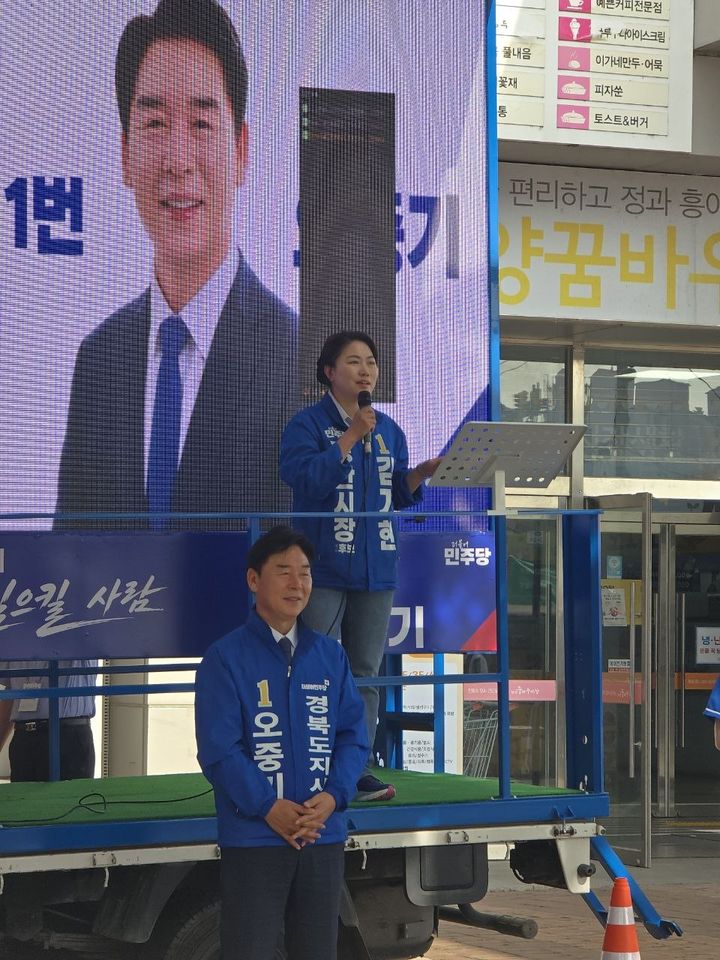 [경산=뉴시스] 더불어민주당 김기현 경북 경산시장 후보, 24일 하양꿈바우시장 유세. (사진=김기현 후보 선거캠프 제공) 2026.05.24. photo@newsis.com *재판매 및 DB 금지