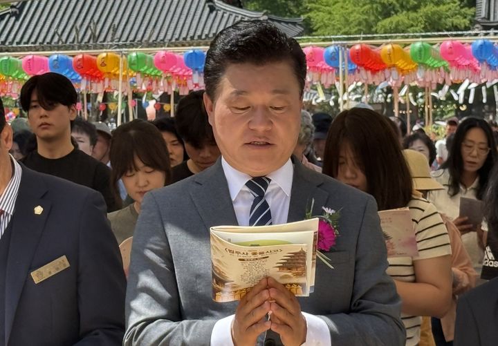 불심 잡아라…충북 여야 후보들, 사찰서 '합장유세'(종합)