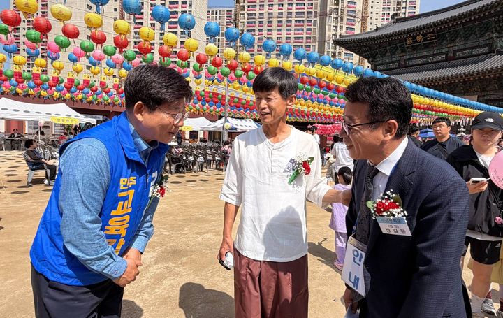 불심 잡아라…충북 여야 후보들, 사찰서 '합장유세'(종합)