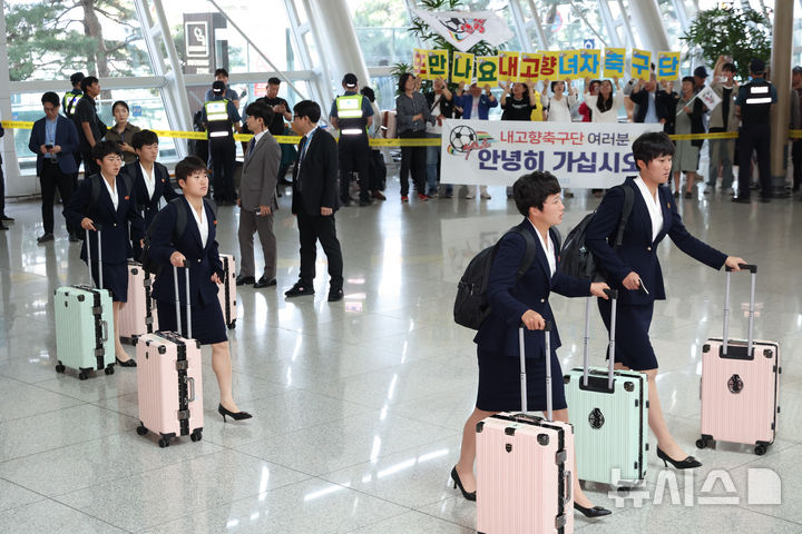 AWCL 우승한 내고향여자축구단 출국