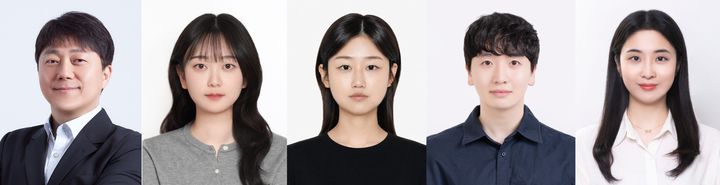 [울산=뉴시스] UNIST 연구진. 사진 좌측부터 임정호 교수, 양세영 연구원(제1저자), 김예진 연구원(제1저자),추민기 연구원, 최현영 연구원 photo@newsis.com *재판매 및 DB 금지