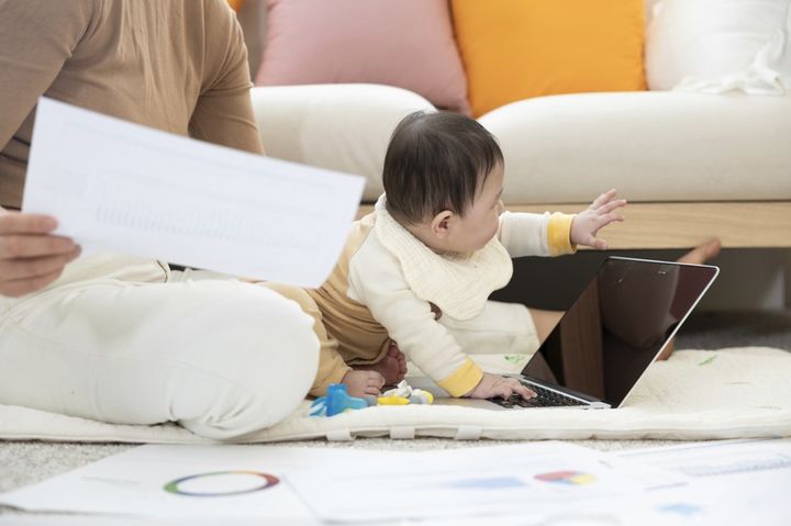 [서울=뉴시스] 한 커뮤니티에서 가족 간 양육 갈등과 관련한 사연이 누리꾼들 사이에서 주목을 받고 있다. (사진 출처=유토이미지)