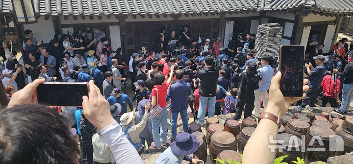 전쟁같은 취재 열기