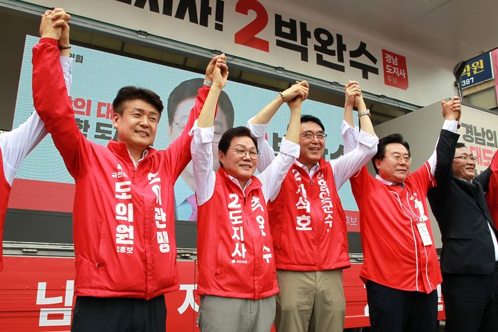 [함안=뉴시스]차석호 함안군수후보와 박완수 경남도지사 후보 합동유세 현장.(사진=차석호 함안군수후보 제공) 2026.05.25.photo@newsis.com *재판매 및 DB 금지