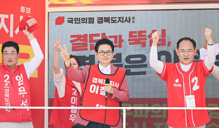 [안동=뉴시스] 25일 오전 영주에서 합동유세를 펼치고 있는 이철우 후보. (사진=이철우 후보측 제공) 2026.05.25 photo@newsis.com *재판매 및 DB 금지