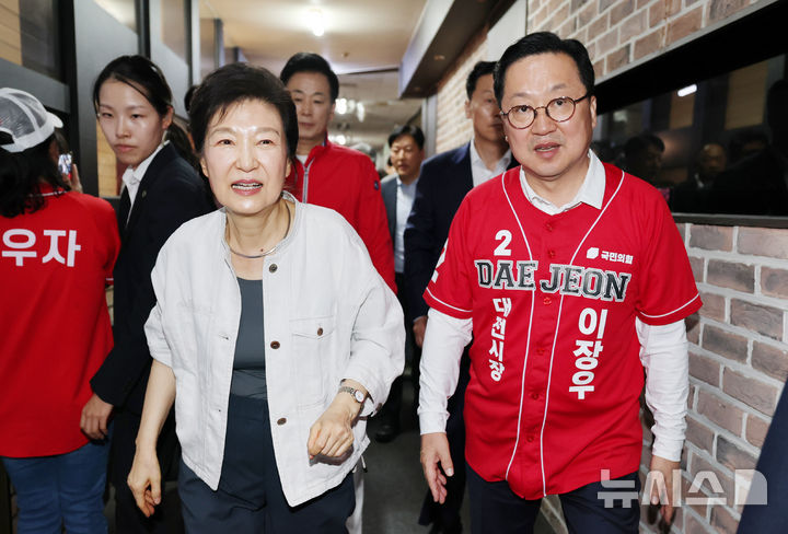 박근혜 전 대통령, 이장우 대전시장 후보 캠프 방문