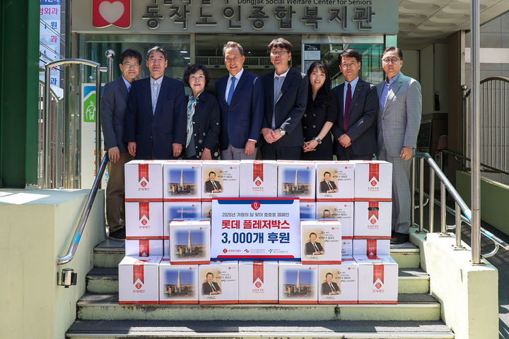 [서울=뉴시스] 롯데복지재단, 전국 취약노인 3000명 대상으로 '신격호 롯데 플레저 박스' 전달. (사진= 제공) 2026.05.26. photo@newsis.com *재판매 및 DB 금지