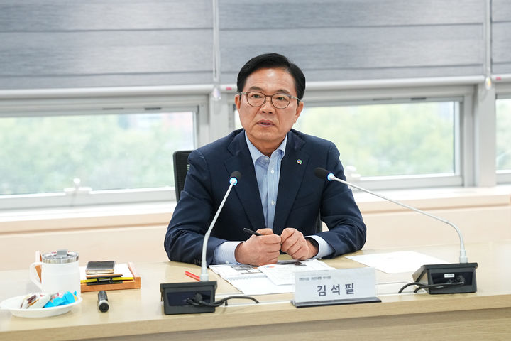 [천안=뉴시스] 김석필 천안시장 권한대행이 26일 오전 간부회의를 주재하고 있다. (사진=천안시 제공) 2026.05.26 photo@newsis.com *재판매 및 DB 금지