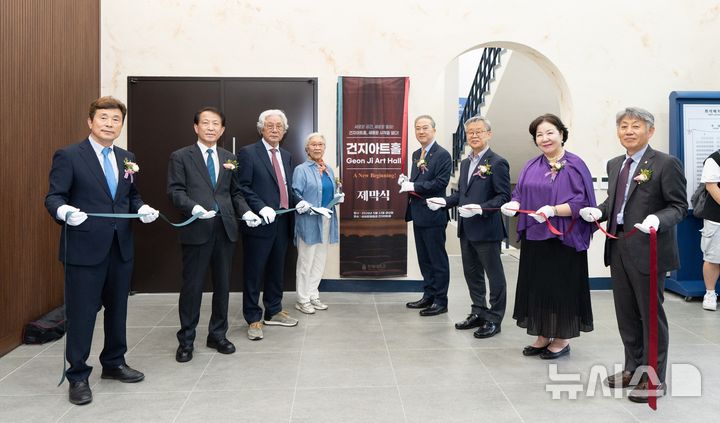 [전주=뉴시스]윤난슬 기자 = 전북대학교는 삼성문화회관 내 소공연장인 '건지아트홀'이 대대적인 환경 개선 공사를 마치고 새롭게 문을 열었다고 26일 밝혔다. (사진=전북대 제공) photo@newsis.com 