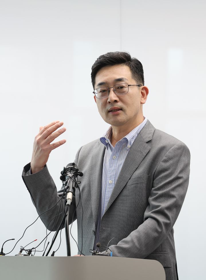 [서울=뉴시스] 이학인 서울시교육감 후보는 26일 오전 서울시교육청에서 기자회견을 열고 "서울의 지역 간 고질적인 교육격차와 사교육 부담을 확실히 덜어내겠다"고 말했다. (사진=서울시교육청 제공) 2026.05.26. photo@newsis.com *재판매 및 DB 금지