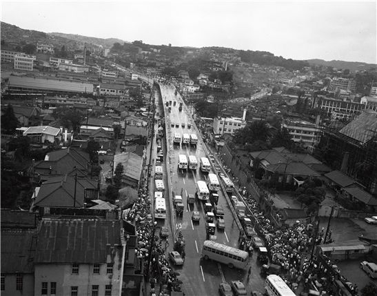 [서울=뉴시스] 서소문고가도로 개통 사진. (사진=서울역사아카이브 제공) 1966.06.25. photo@newsis.com *재판매 및 DB 금지