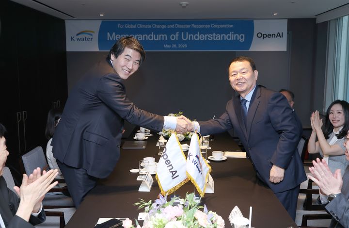 [세종=뉴시스] 한국수자원공사는 26일 챗지피티(ChatGPT) 개발사인 오픈AI와 '글로벌 기후변화 및 재난 대응 협력을 위한 업무협약(MOU)'을 체결했다고 밝혔다. (사진=수자원공사 제공) 2026.05.26. photo@newsis.com *재판매 및 DB 금지