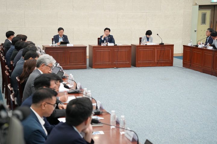 [제주=뉴시스] 26일 오후 오영훈 제주도지사 주재로 제107회 전국체전 및 제46회 전국장애인체전 제3차 준비상황 보고회가 열리고 있다. (사진=제주도 제공) 2026.05.26. photo@newsis.com *재판매 및 DB 금지