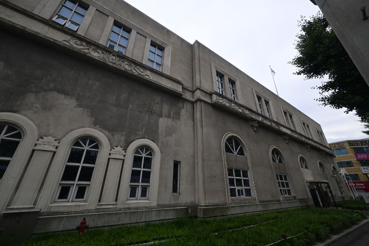 [부산=뉴시스] 부산근현대역사관 별관의 건축 양식은 처음 동양척식주식회사 부산지점으로 지어진 모습을 간직하고 있다. (사진=국가유산청 제공) 2026.05.26. photo@newsis.com *재판매 및 DB 금지
