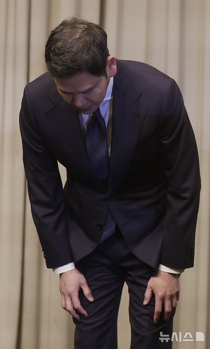 정용진 회장, 스타벅스 '탱크데이' 사태 관련 대국민 사과