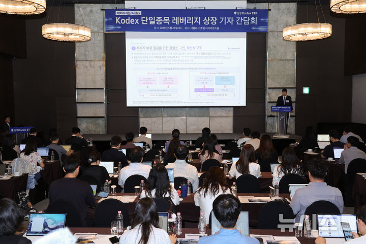 [서울=뉴시스] 황준선 기자 = 임태혁 삼성자산운용 ETF운용본부장이 26일 오전 서울 중구 플라자 호텔에서 열린 삼성자산운용 Kodex 단일종목 레버리지 상장 기자 간담회에서 발언하고 있다.삼성자산운용은 오는 27일 삼성전자와 SK하이닉스의 단일종목 레버리지 상품을 상장한다. 2026.05.26. hwang@newsis.com