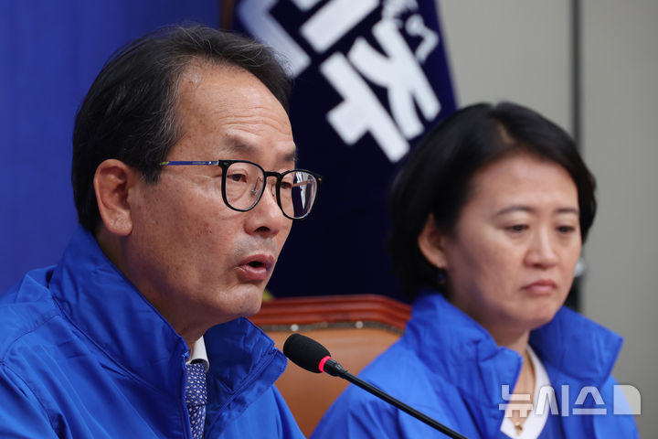 [서울=뉴시스] 고승민 기자 = 강준현 더불어민주당 수석대변인이 26일 서울 여의도 국회에서 기자간담회를 하고 있다. 2026.05.26. kkssmm99@newsis.com