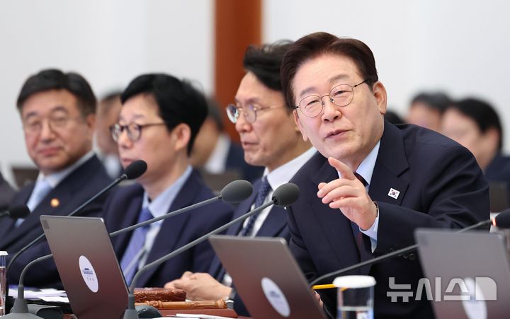 이 대통령 "중동전쟁 이후 상황 변화 선제 대응…핵추진잠수함 도입 속도"(종합)
