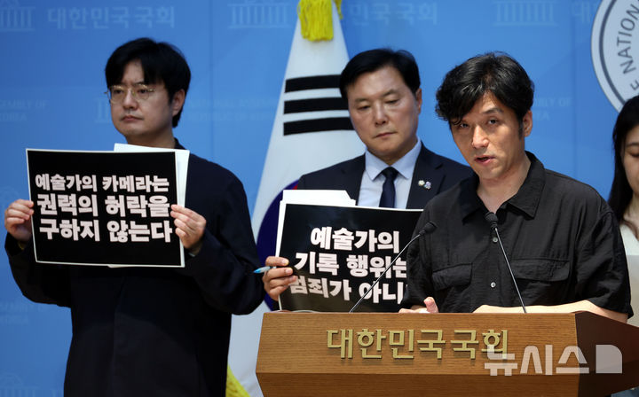 발언하는 정윤석 감독