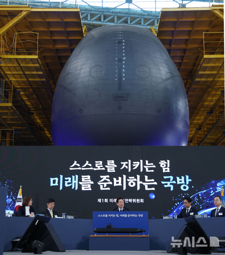 [창원=뉴시스] 고범준 기자 = 이재명 대통령이 26일 경남 창원시 진해구에서 열린 '제1회 미래국방전략위원회'에서 발언하고 있다. 2026.05.26. bjko@newsis.com