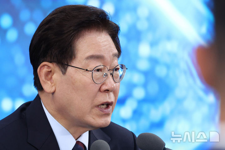 [창원=뉴시스] 고범준 기자 = 이재명 대통령이 26일 경남 창원시 진해구에서 열린 '제1회 미래국방전략위원회'에서 발언하고 있다. 2026.05.26. bjko@newsis.com