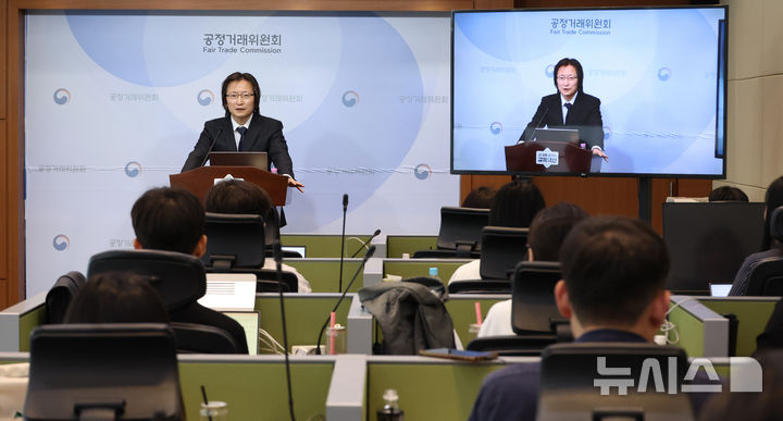 [세종=뉴시스] 강종민 기자 = 주병기 공정거래위원장이 지난 26일 세종시 정부세종청사에서 열린 국민주권정부 1주년 출입기자단 간담회에서 기자 질문에 답변하고 있다. 2026.05.27. ppkjm@newsis.com