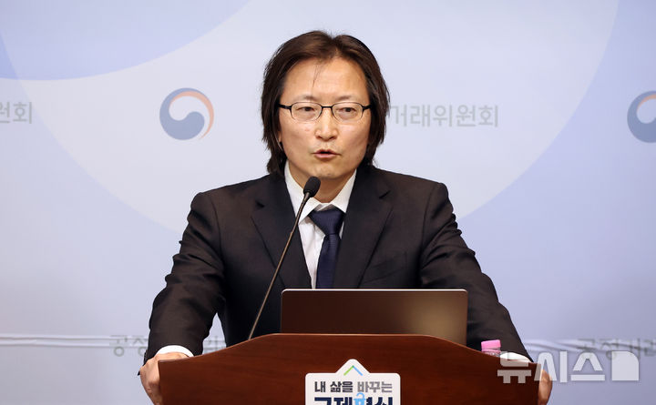 [세종=뉴시스] 강종민 기자 = 주병기 공정거래위원장이 지난 26일 세종시 정부세종청사에서 열린 국민주권정부 1주년 출입기자단 간담회에서 기자 질문에 답변하고 있다. 2026.05.27. ppkjm@newsis.com