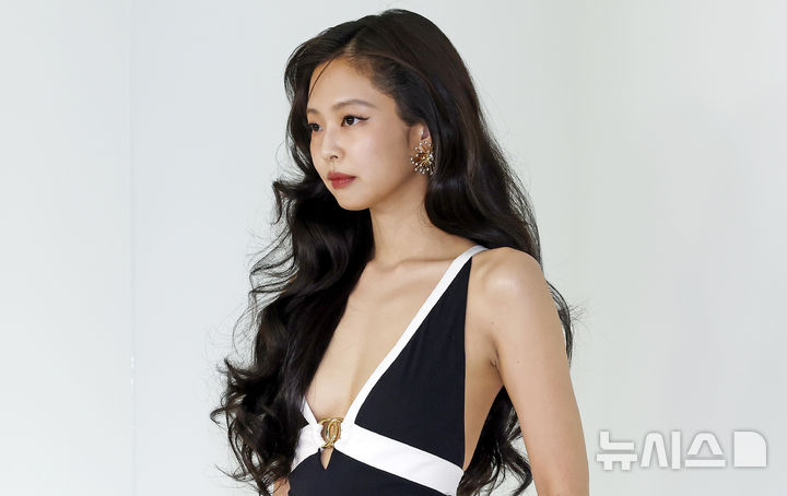 제니의 눈빛