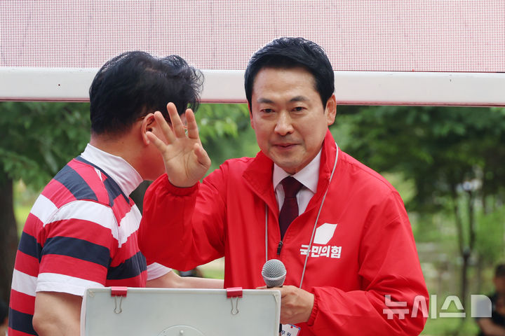 손 흔드는 장동혁
