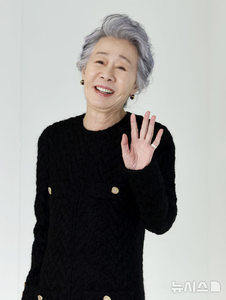 샤넬 포토행사 참석한 윤여정